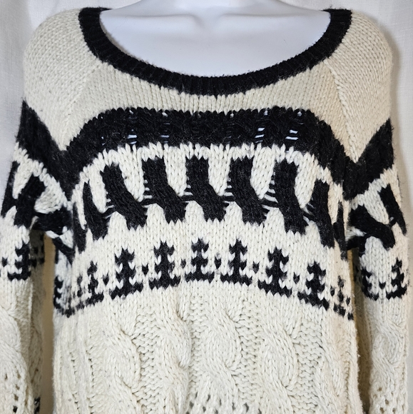 2/$20 American Eagle M Thick Sweater - Picture 9 of 10